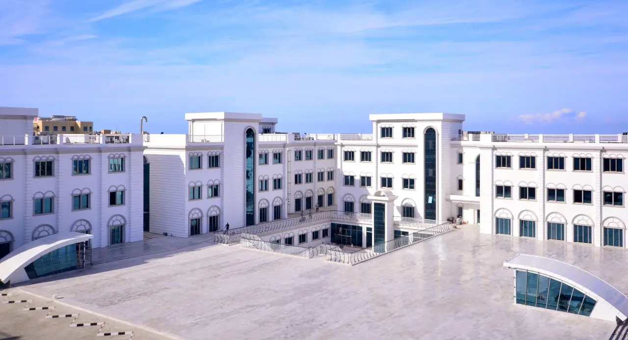 جامعة كيرينيا