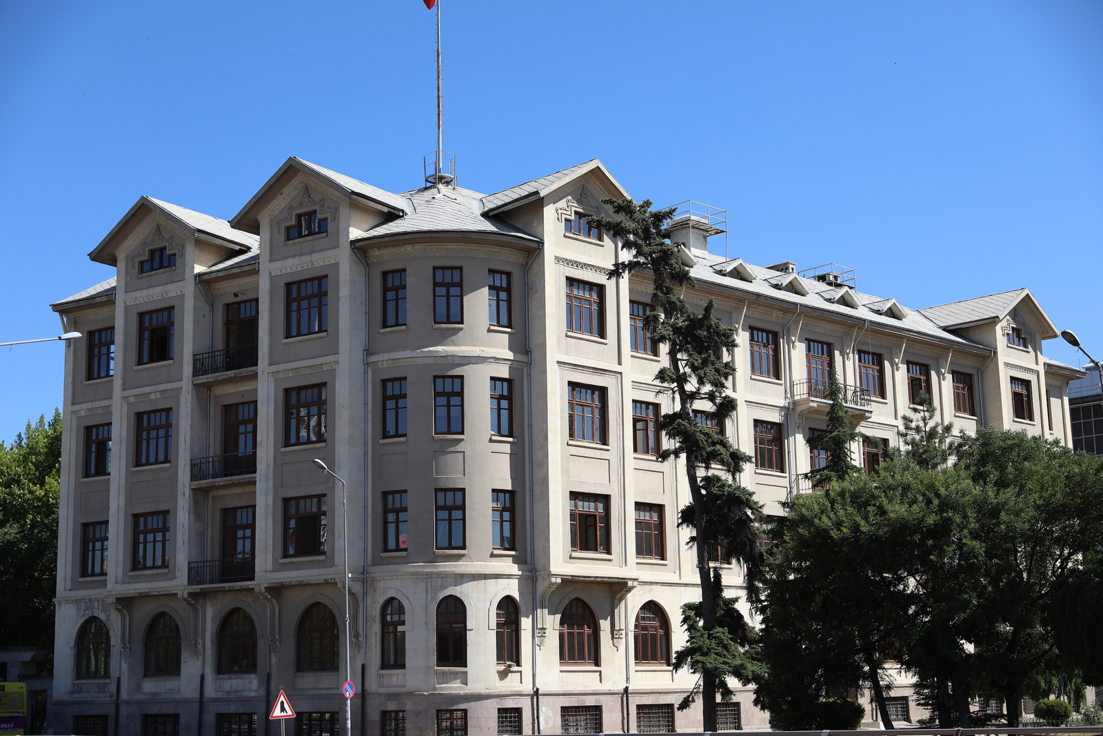 Ankara Medipol University fees